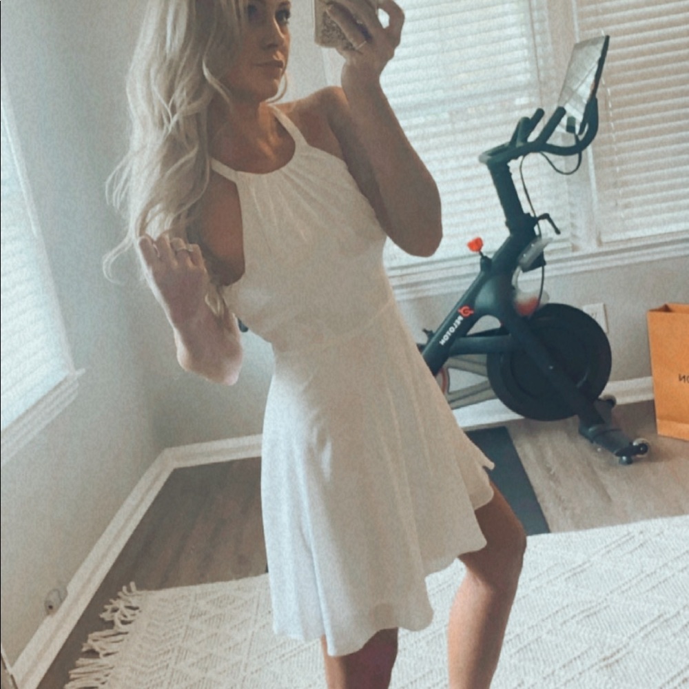 Express white dress size 2 like new !